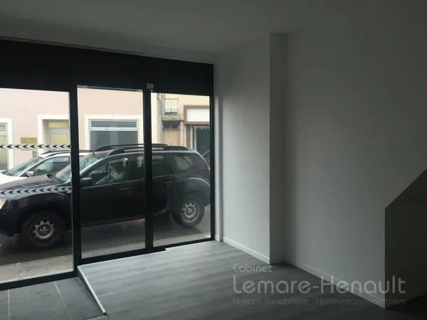 Local commercial 1 pièce 42 m²