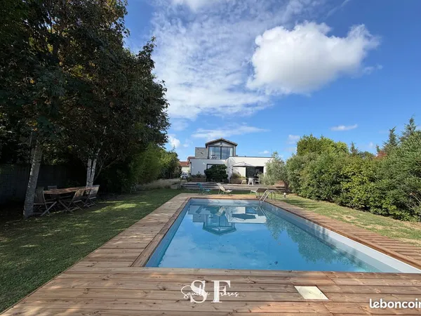 Propriété 5 pièces 208 m²