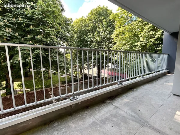 Studio 4 pièces 100 m²