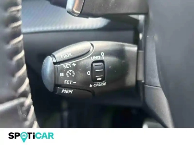 Peugeot 208 1.2 puretech 100ch s&amp;s roadtrip eat8 — photo 15