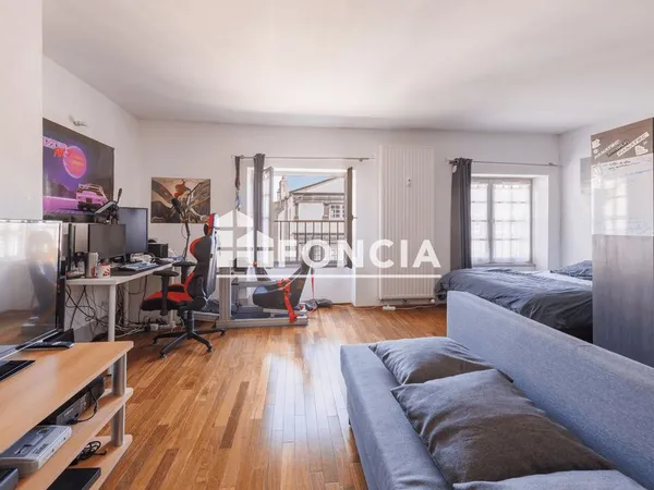 Centre riom - appartement t1 40 m² au dernier etage en tres bon etat