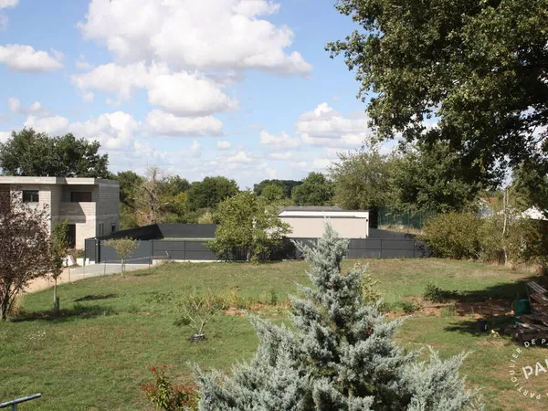 Terrain 826 m²