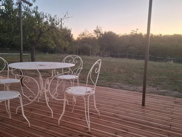Appartement T4 avec terrasse et terrain