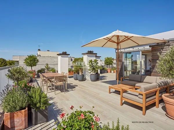 A vendre - Appartement dernier étage de 137,5 m² avec terrasse de 186 m² - Neuilly-sur-Seine / Chézy