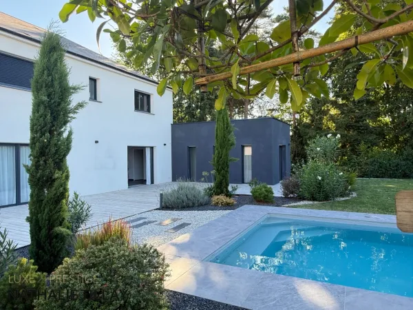 Maison 8 pièces 238 m²