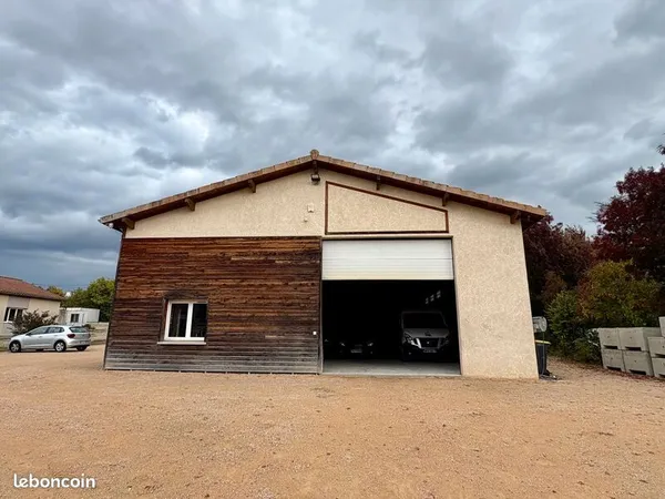 Local d'activité 270 m²