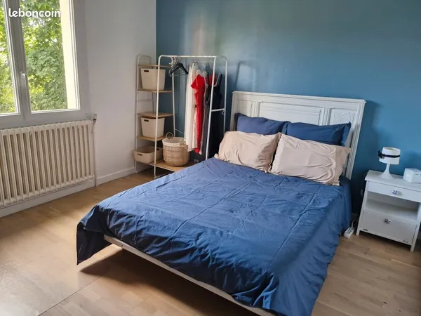 Chambre avec salle de bain privative