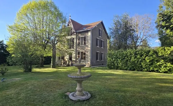 Maison de maître 250m²- parc, piscine et vue montagnes