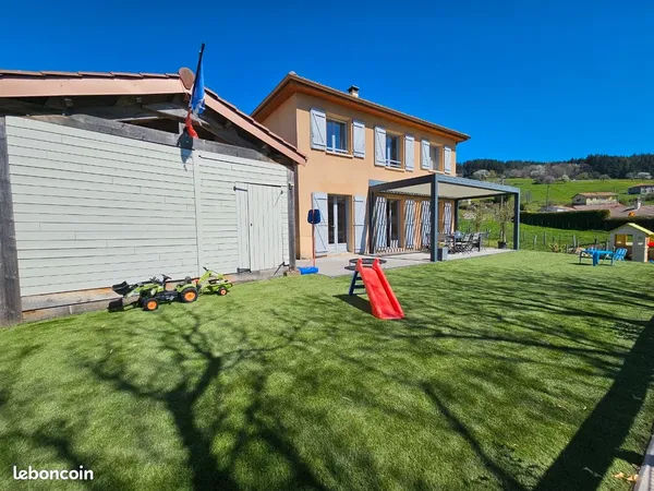 Maison familiale récente de 145 m² - 5 chambres - 2 suites parentales - Terrain de 1 010 m²