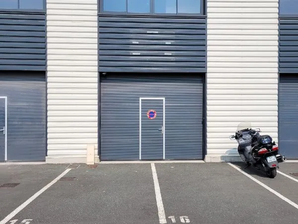 A vendre Local dépôt commercial artisanal 2021 anglet zone Maignon + bureau environ 165 m2 440000 eu