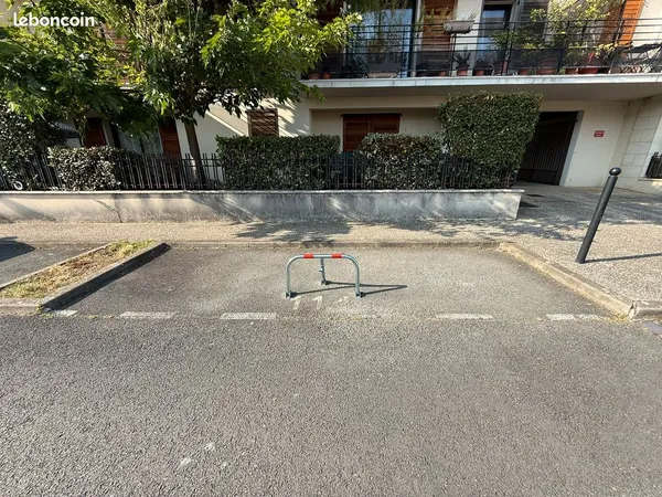 3 PLACES STATIONNEMENT - PARKING À VENDRE - 42 rue BANQUI - LE BOUSCAT