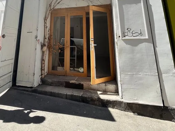 Local commercial, environ 25m2, rue Decazes, Quartier place du 4 septembre Marseille 13007
