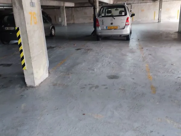 Place parking souterrain sécurisé Bellevue proche piscine et painoire