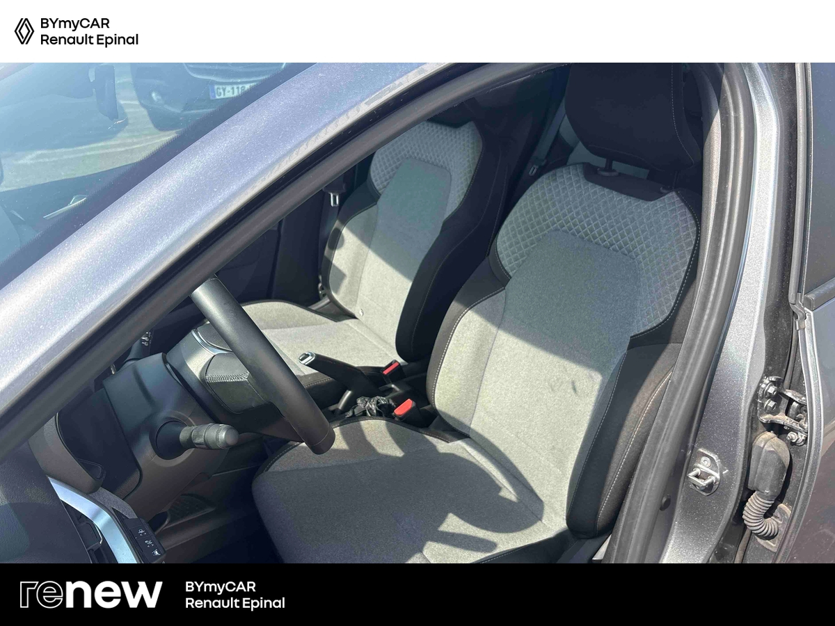 Renault Clio TCe 90 — photo 11
