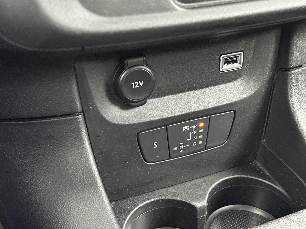 Citroën C3 puretech 110 s&s eat6 saint james — photo 27