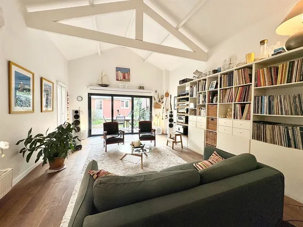Vends maison - 141 m² - 7 pièces, 6 chambres - Issy Les Moulineaux 92130