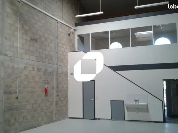 Local d'activité 257 m²
