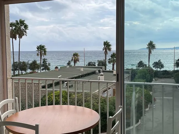EXCLUSIVITE ! Studio en front de mer - Belle vue sur mer - Faibles charges de copropriété