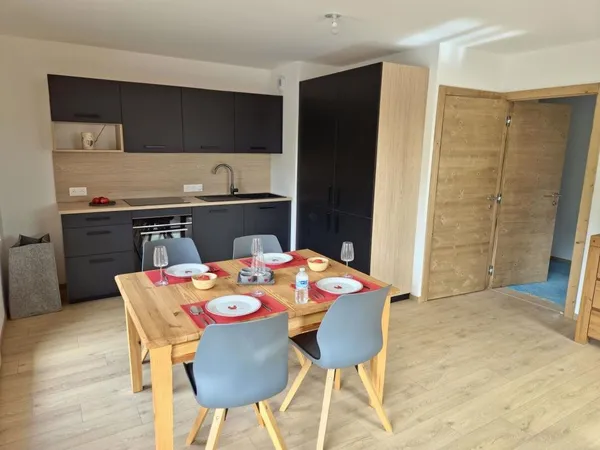 Un nouveau programme mixant appartements et chalets neufs, situé dans un cadre ensoleillé avec un ar