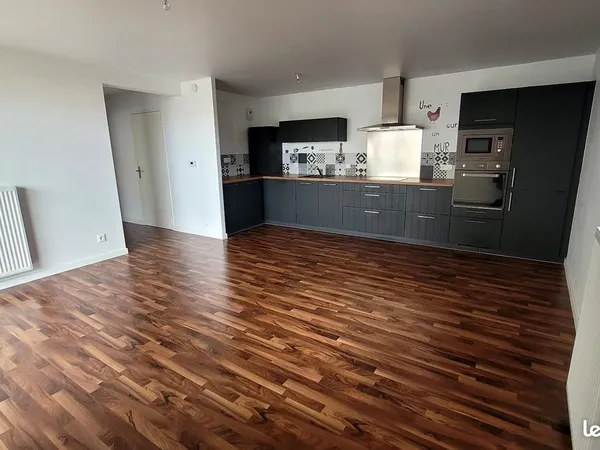 Location d'un appartement T3 à l'année avec terrasse et vue sur le port de Paimpol