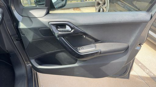Peugeot 208 1.2 Puretech 110 EAT6 - Allure – 2016 – 114052 km – Essence – Boîte Automatique — photo 31