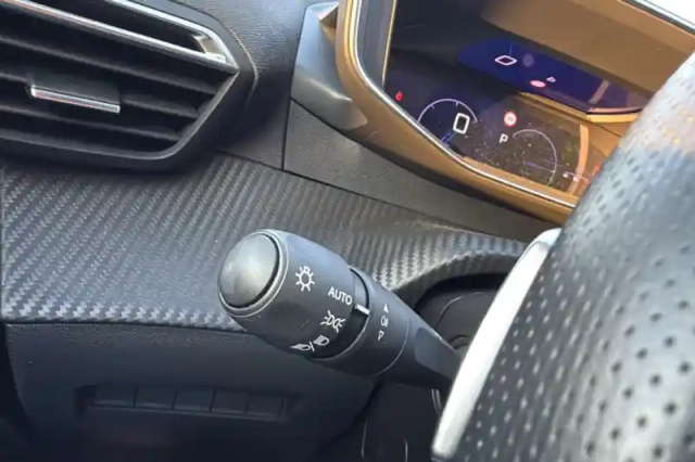 Peugeot 2008 hybrid 145 e-dcs6 — photo 24