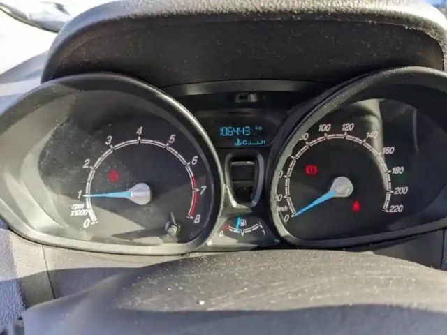 Ford Transit Courier 1.0e 100ch stop&amp;start trend — photo 6