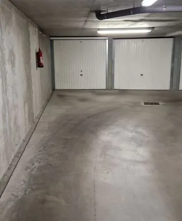 Garage fermé à louer - Lyon 7e - 98 /mois