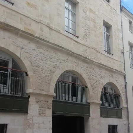 2 pièces 51 m² Bordeaux St Michel Réno récente