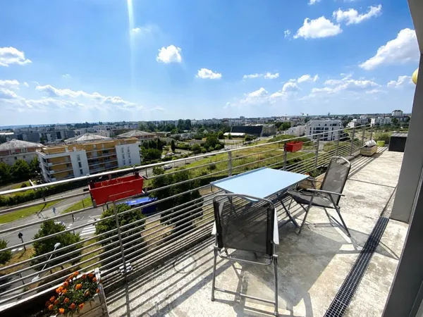 T3 meublé avec parking et balcon à Tours