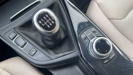 BMW Serie 1 114d 95 - Urban Chic – 2017 – 123715 km – Diesel – Boîte Manuelle — photo 10