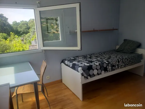 Chambre meublée pour étudiant(e) avec parking associé