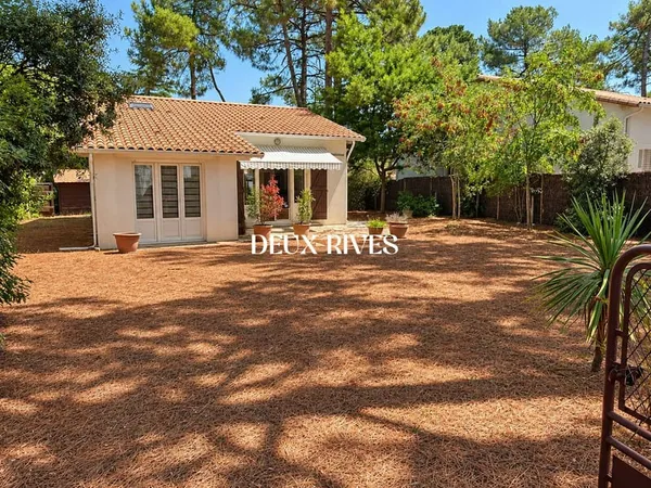 Au coeur des pins, à 250 m de la plage : une maison de vacances