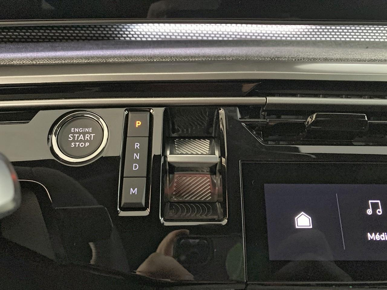 Peugeot 3008 hybrid 145 e-dcs6 gt — photo 15