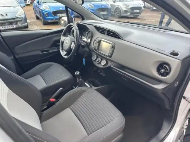Toyota Yaris 110 vvt-i france business 5p my19 — photo 11