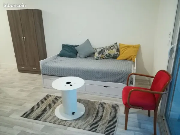Studio meublé 25 m² avec terrasse, quartier Renaissance