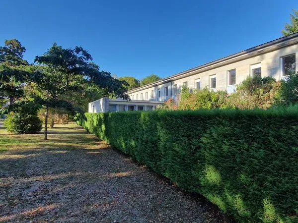 Ensemble immobilier 2200 m²