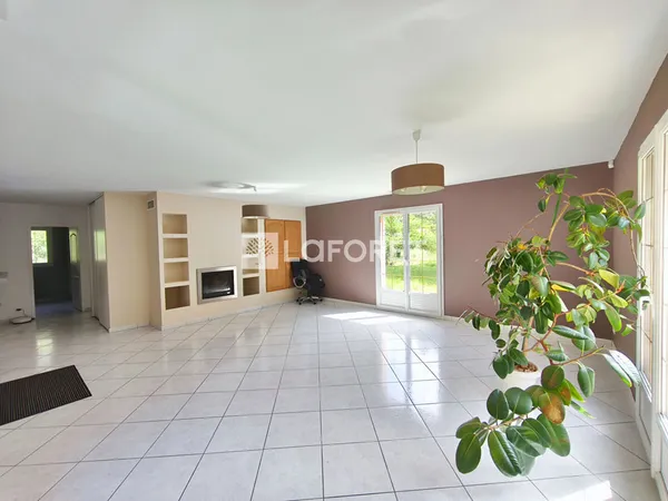Maison de plain-pied à Reynès avec terrain