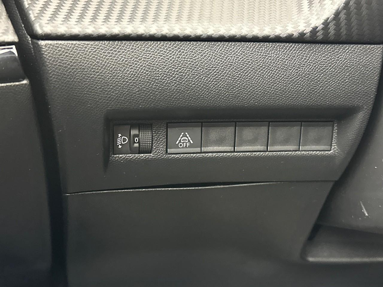 Peugeot 2008 puretech 130 s&s eat8 allure pack — photo 16