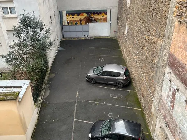 Place dans parking sécurisé