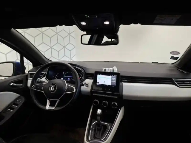 Renault Clio e-tech 140 - 21 — photo 31