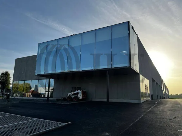Local d'activité 987 m²