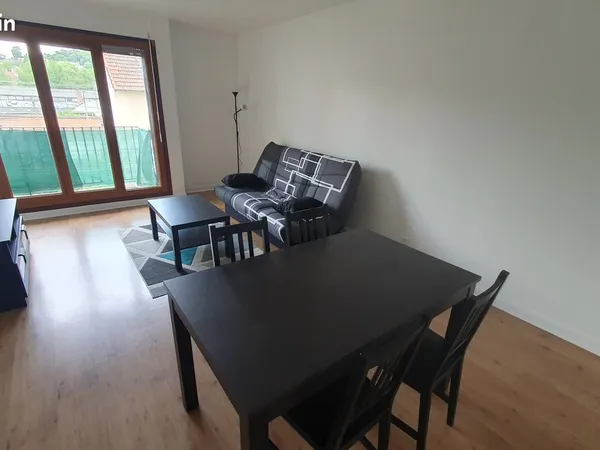 A louer appartement deux pièces meublé refait à neuf proche gare de Juvisy