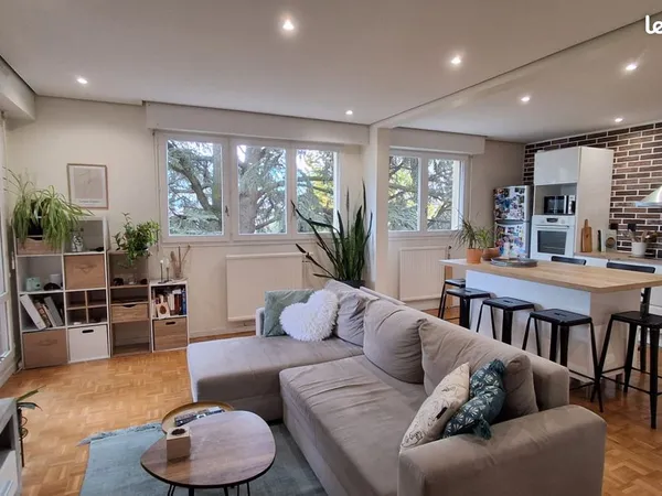 Appartement T2 à vendre (Saint-Etienne) 52,28 m² + garage + terrasse
