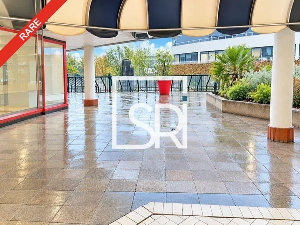 Local commercial 2 pièces 87 m²