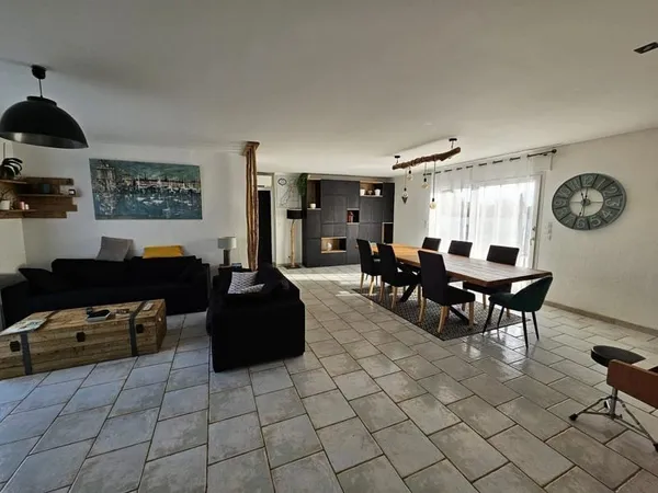 Plain pied de 165m² à deux cent mètres de La Jarrie