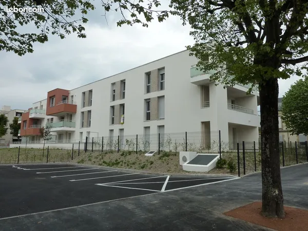 T3 bbc av. Laon / loggia + box + cave