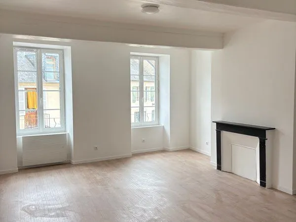T3 lumineux rénové 75m² DPE C avec parking - Lamarche