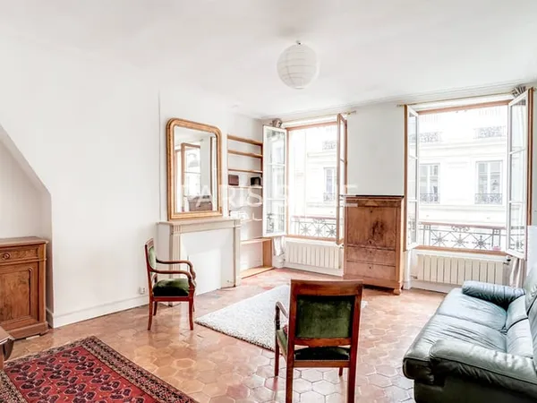 ** Cherche-Midi ** Charmant 2 pièces ? Emplacement idéal !