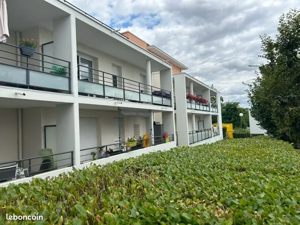 Appartement f2 parking, terrasse et piscine